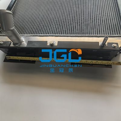 Excavador Fitting Aluminum del sistema R215-7 de la refrigeración por agua del radiador del tanque pequeño