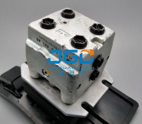 Aplicable a la asamblea de válvula de freno de Accessories Pedal Foot del excavador de SY55 SY65 SY75