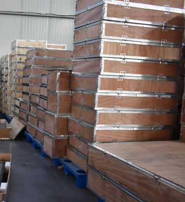 La fábrica vende el radiador EC210B Material de aluminio buena fábrica